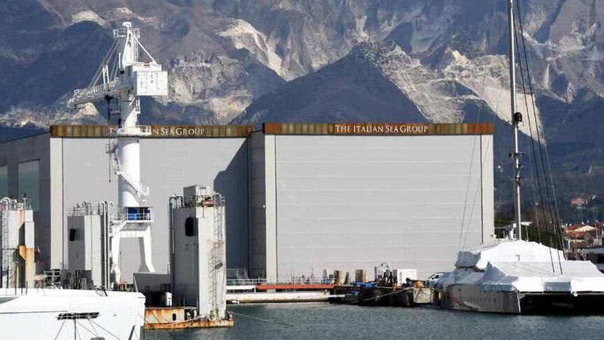 Il cantiere yacht The Italian Sea Group che ha in concessione la banchina Chiesa del porto di Marina di Carrara