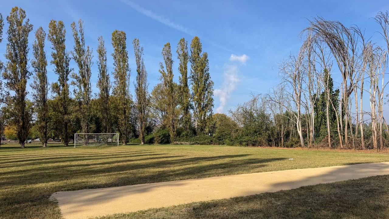 Ferrara, cementato uno dei “tre campi” di via Canapa: avviata una raccolta firme e un esposto