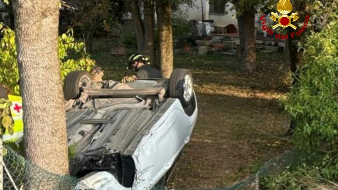 Reggio Emilia, scontro tra due auto all’incrocio tra via Marx e via Malatesta: un ferito
