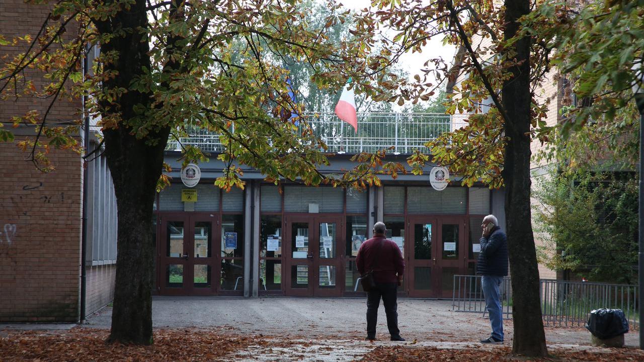 Cento scuole minacciate da una mail in Italia: a Rivalta evacuati i bimbi della scuola d’infanzia. Cosa c’è dietro l’allarme bomba che ha coinvolto anche Reggio Emilia
