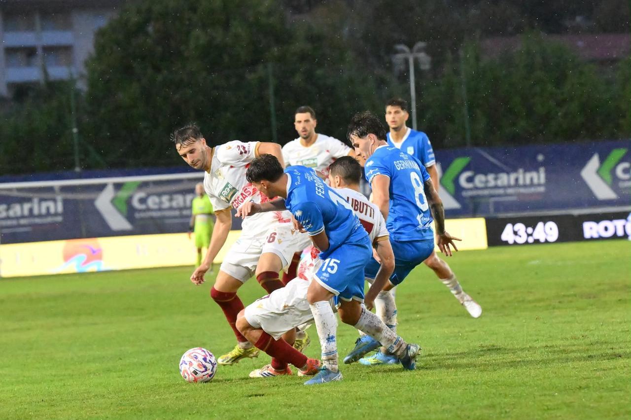 Pineto-Reggiana, i granata hanno 27 minuti di tempo per ribaltare il 2-0