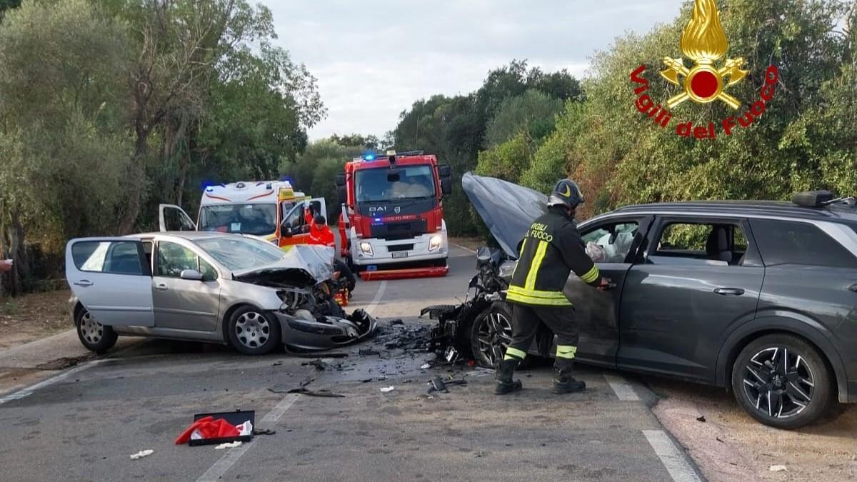 Scontro frontale sulla strada per Arzachena: tre feriti in ospedale