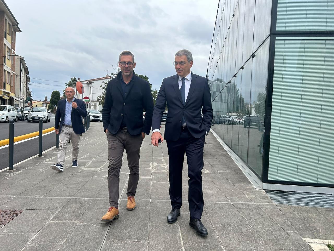 
	Comolli (sulla destra) con il ds Gabbanini

