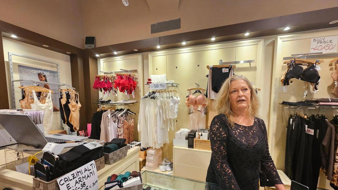 Pistoia, aggredì una commerciante in via Carratica: identificata e denunciata