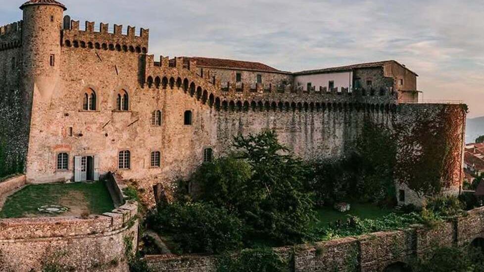 Una veduta esterna del castello Malaspina di Fosdinovo