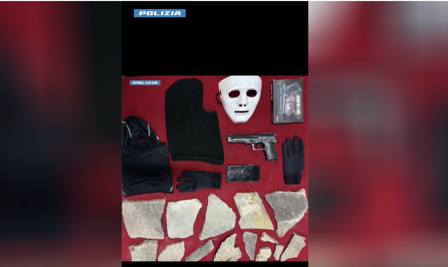 «Occupate la scuola e devastate i supermercati», bloccata dalla polizia la chat che arruola i giovani: denunciati due minorenni