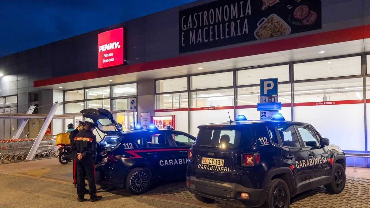 Coppia di Ferrara aggredita al supermercato