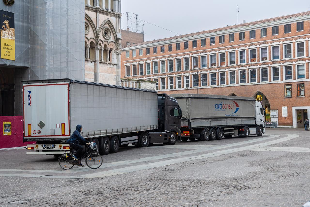 Caro carburante, a Ferrara preoccupazione ma nessuna protesta