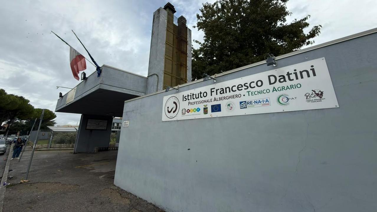 L'ingresso dell'Istituto Datini in via di Reggiana