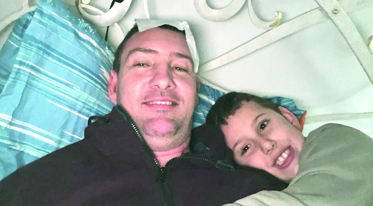 
	L'abbraccio tra padre e figlio

