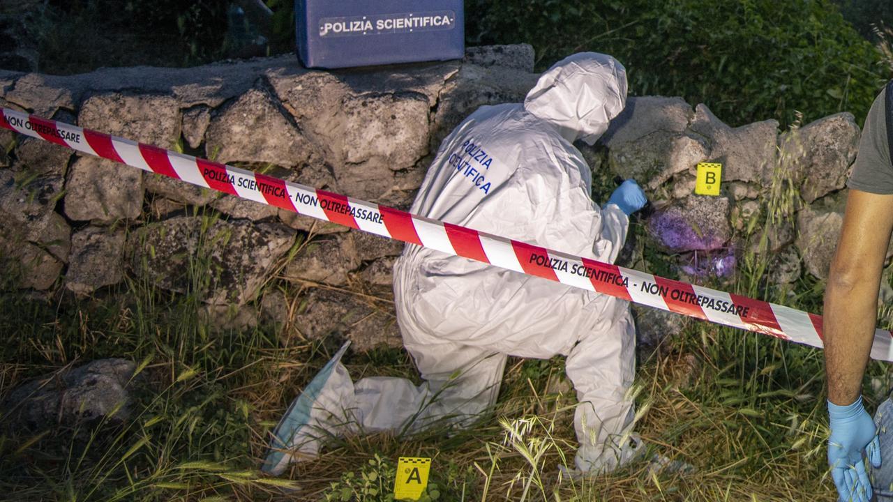 Sassari, pistola in faccia e cappuccio in testa: ristoratore rapinato in casa a Campanedda