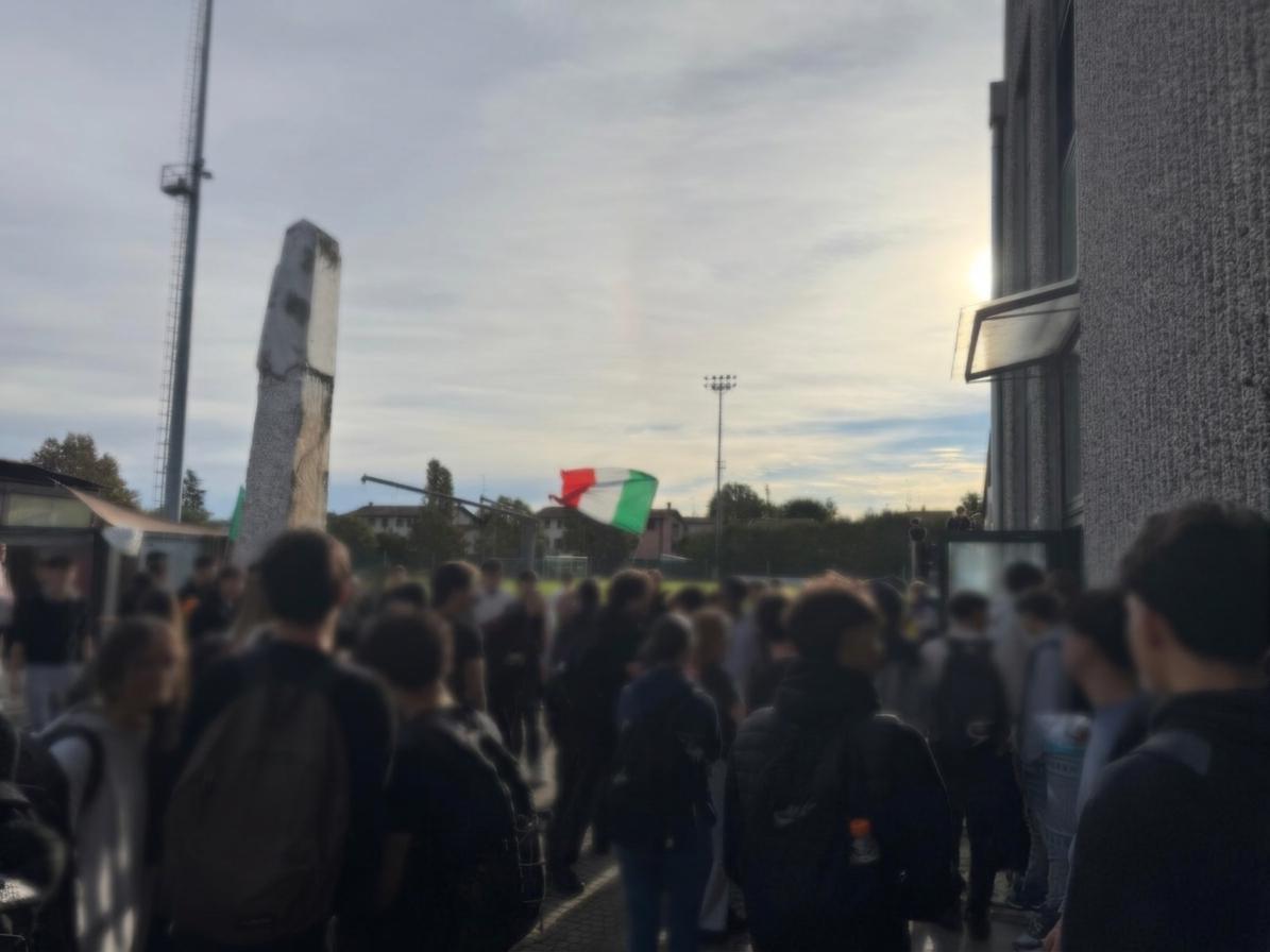 Studenti in protesta a Montecchio e Sant’Ilario: momenti di tensione alla Coop