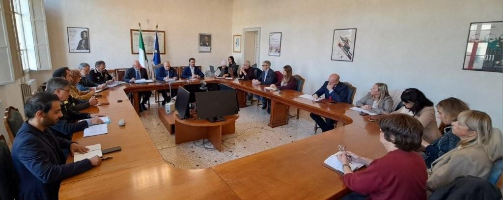 Sicurezza nelle scuole, summit in prefettura con i dirigenti: più controlli agli accessi e più guardie giurate