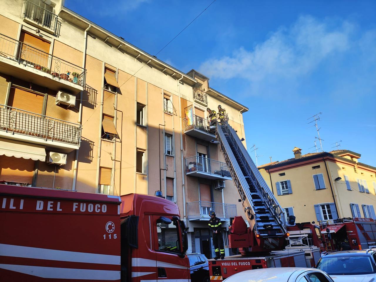 Rubiera, incendio nel sottotetto di un'abitazione in centro