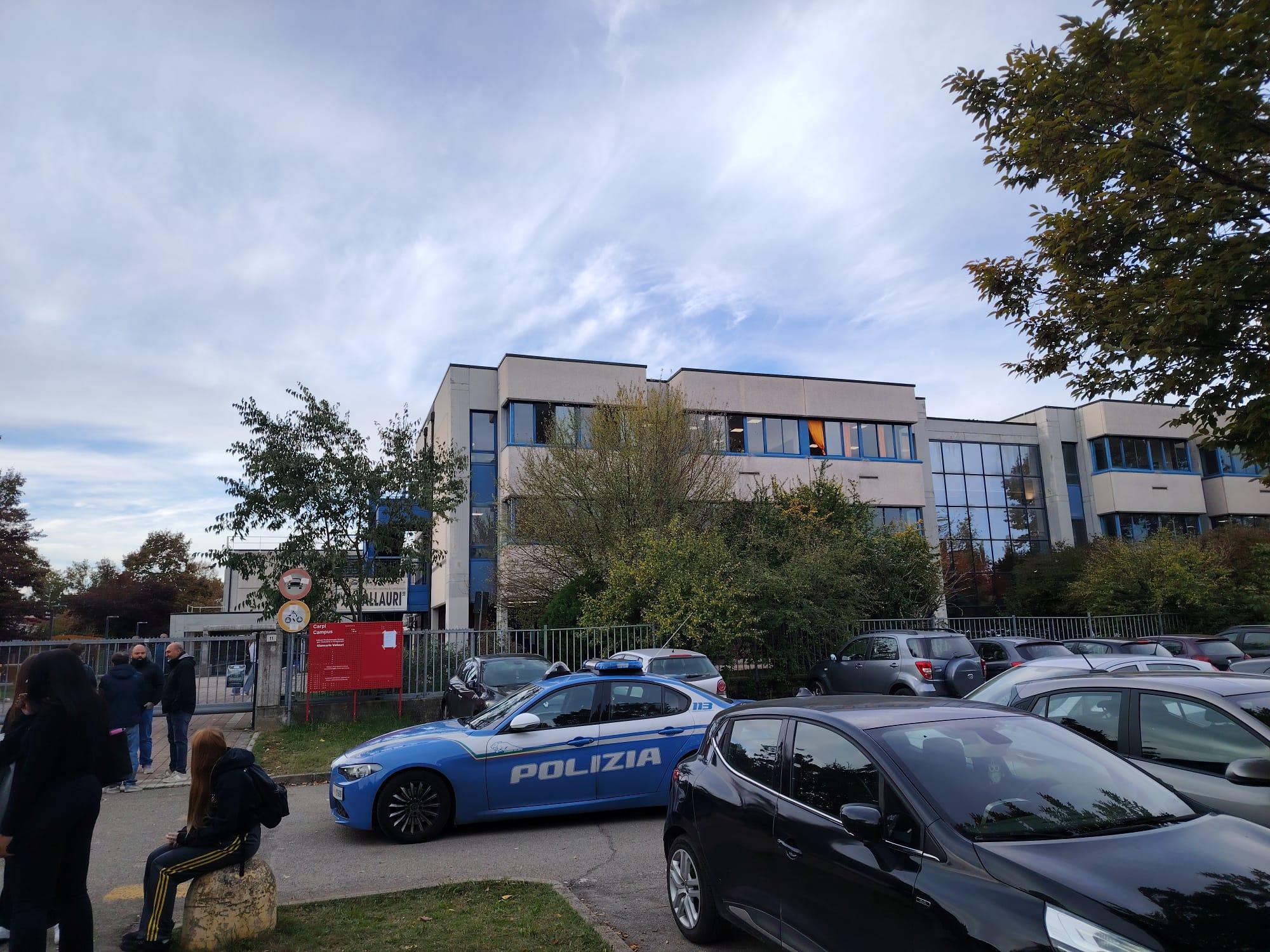 Messaggi choc su stupri e aggressioni seminano un’altra volta il panico a scuola