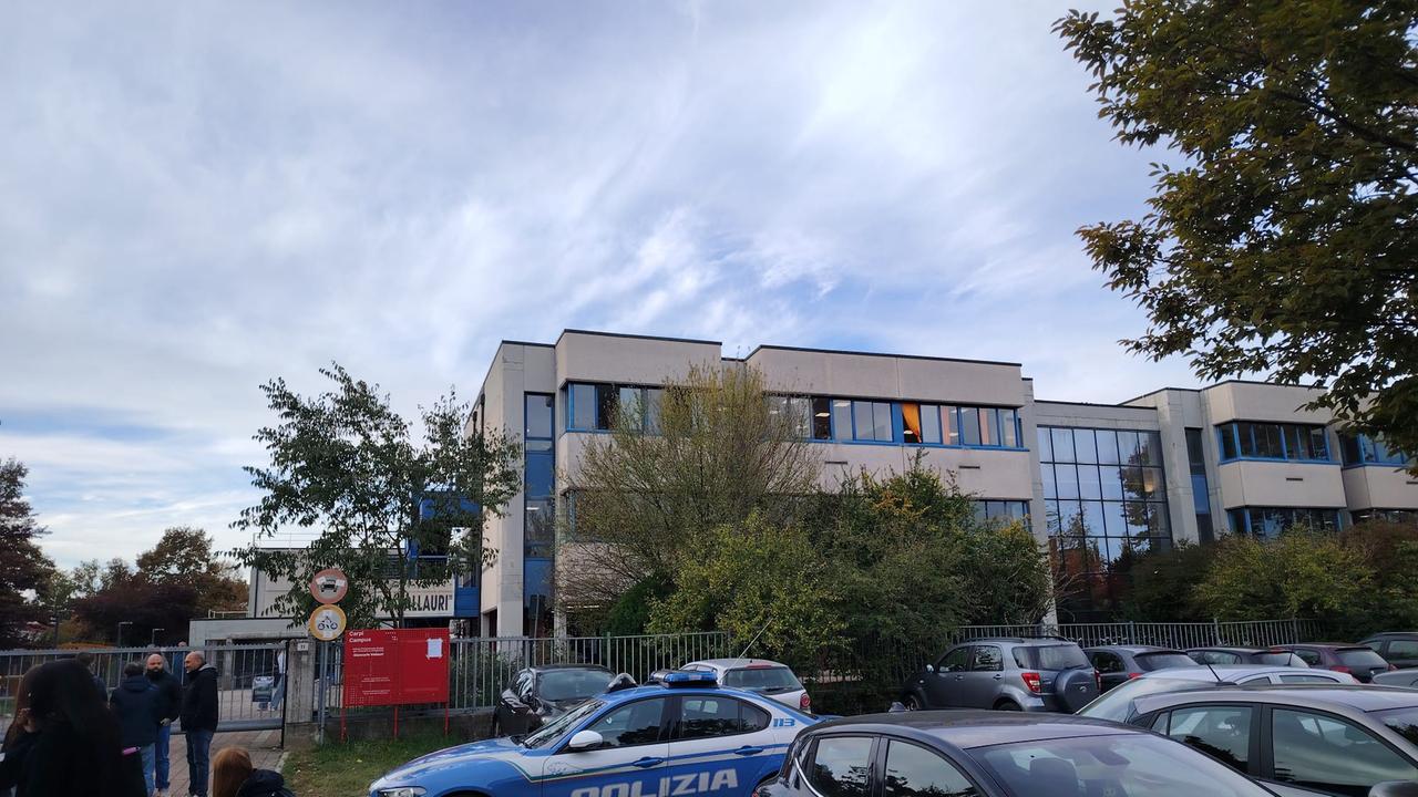 Messaggi choc su stupri e aggressioni seminano un’altra volta il panico a scuola