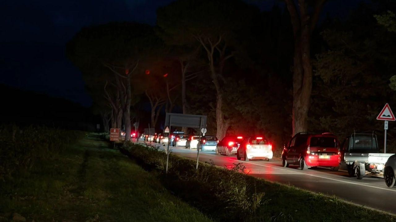 A causa dell'incidente il traffico ha subito dei rallentamenti (foto Lorenzo Manzini)