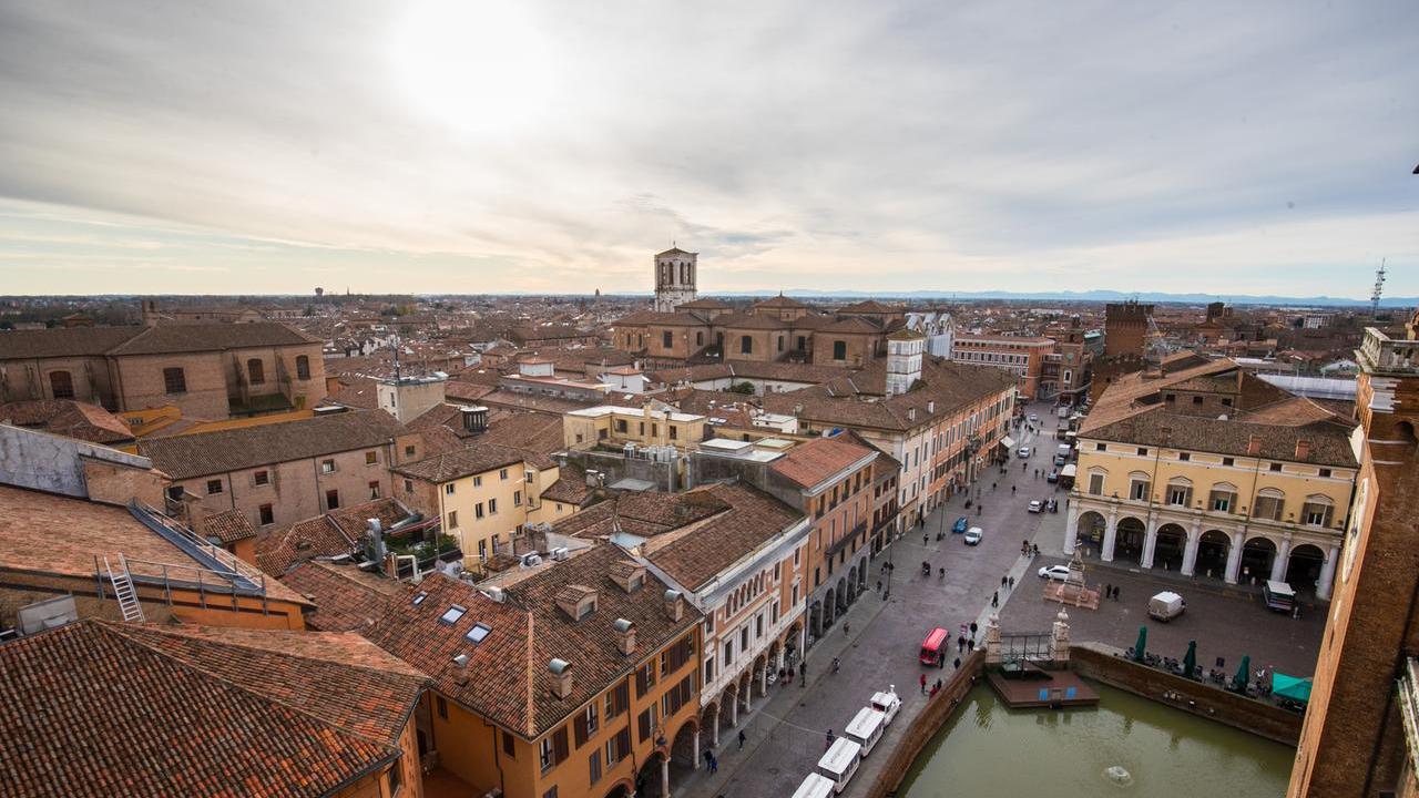 Ferrara, ecco l’annuario statistico del Comune: cresce l’inflazione ma anche turismo e asili