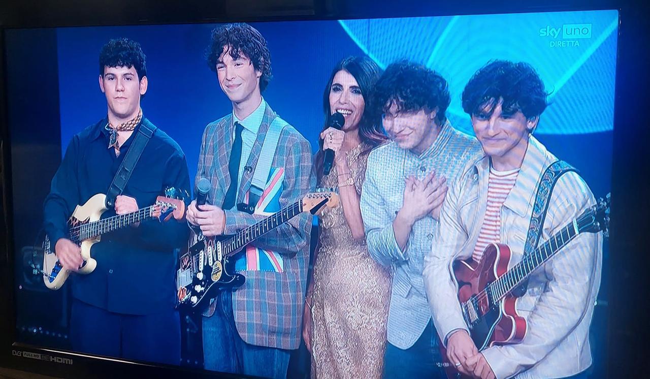 I Mad Dog superano il primo live di X Factor: la band sassarese incassa i complimenti della giuria e va avanti sul palco più famoso della tv