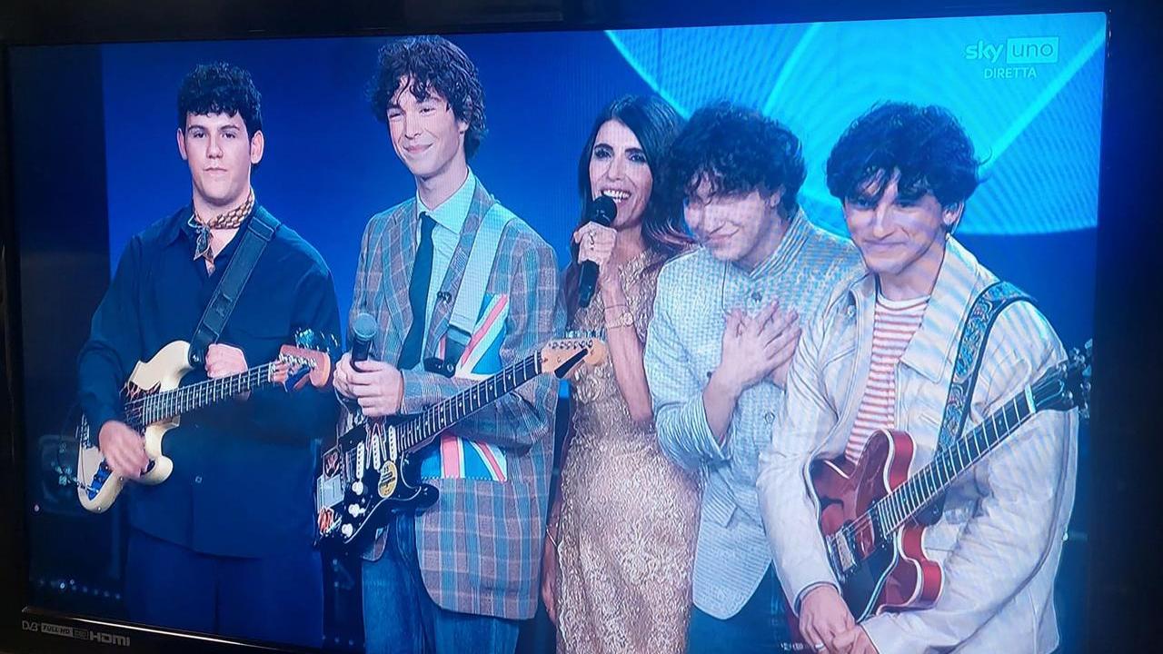 I Mad Dog superano il primo live di X Factor: la band sassarese incassa i complimenti della giuria e va avanti sul palco più famoso della tv