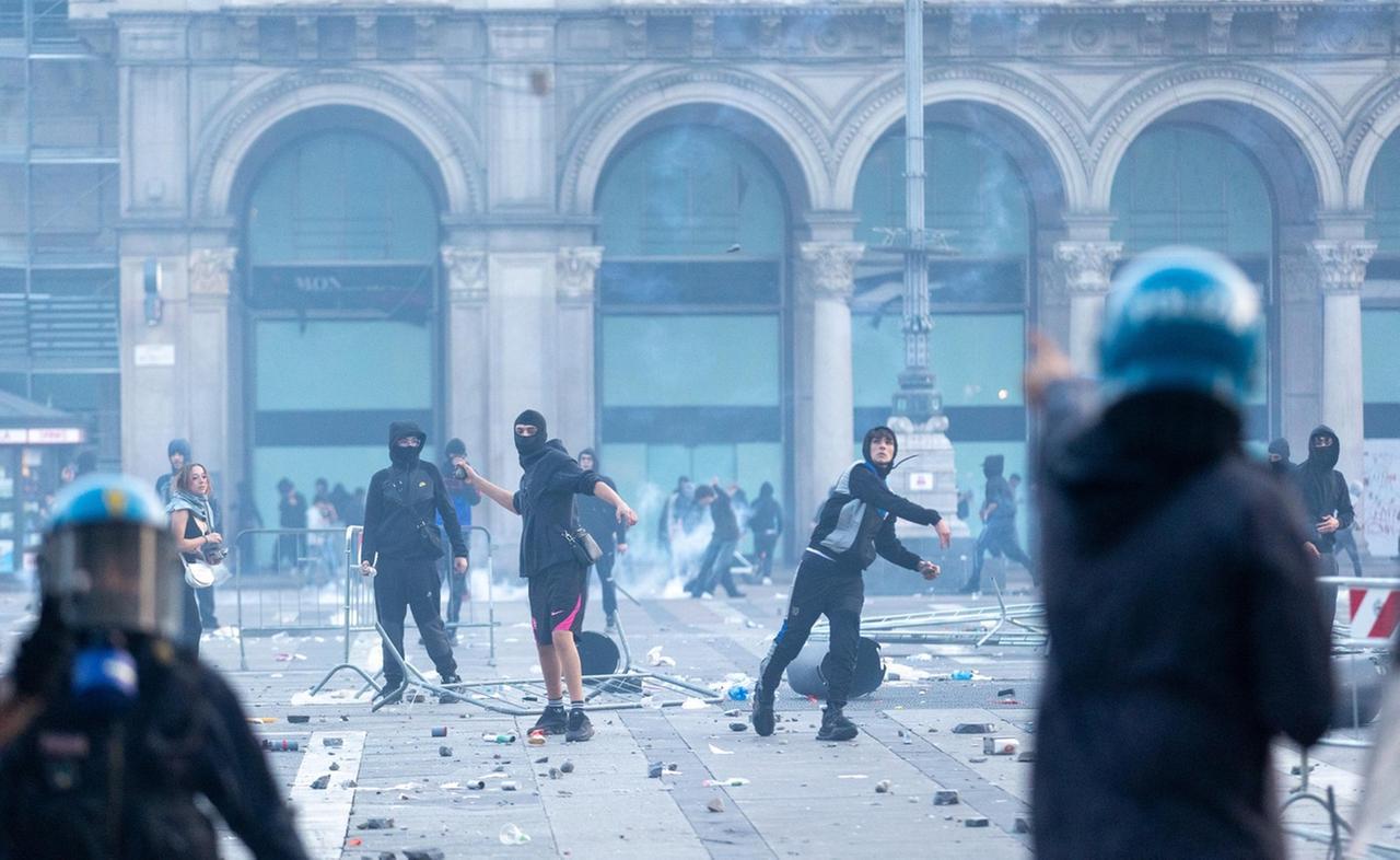 Scontri di Milano, perquisizioni anche in Toscana: identificati 51 minorenni