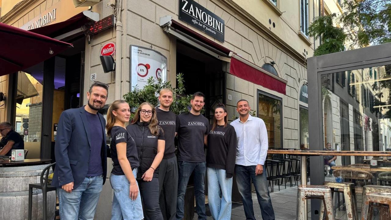 Lo staff della Pasticceria Zanobini con Lorenzo Nuti e Luca Favilli