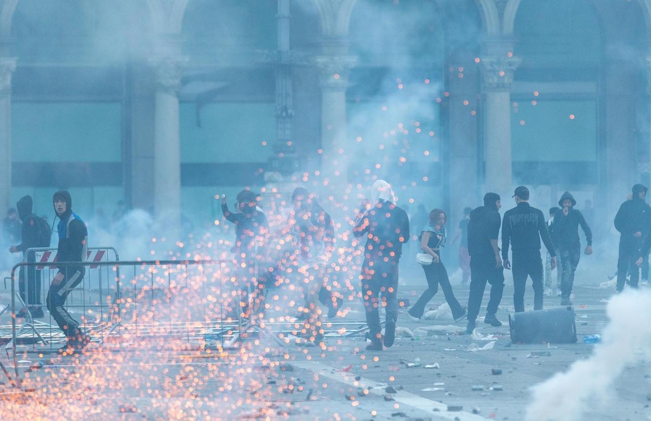 
	Gli scontri a Milano

