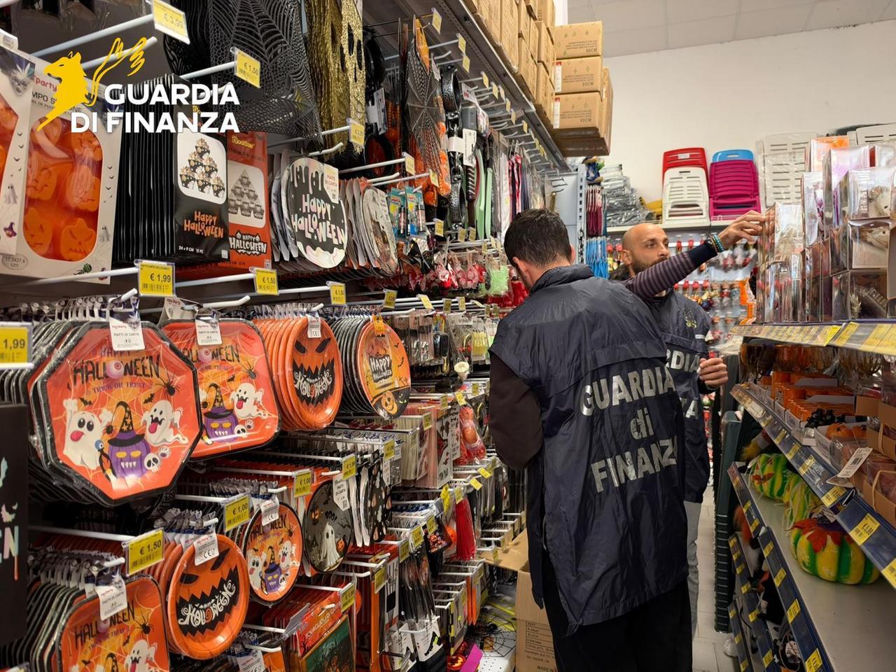 Halloween, oltre 2000 articoli sotto sequestro