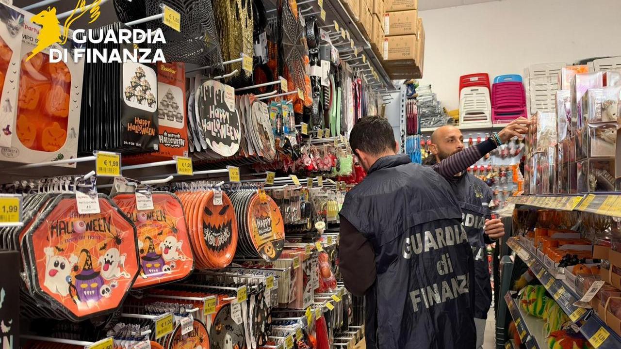 Halloween, oltre 2000 articoli sotto sequestro