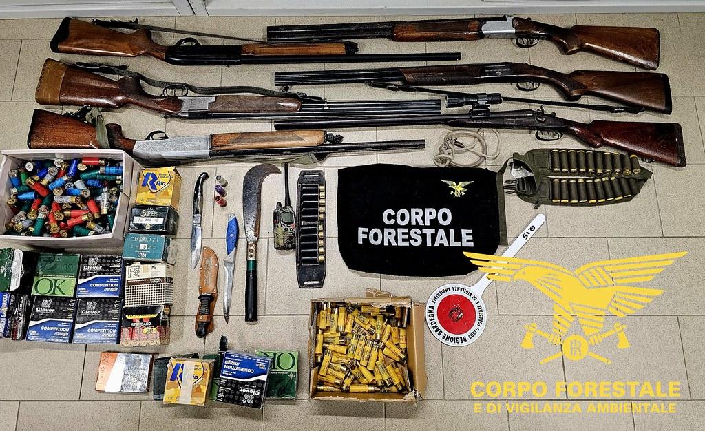 Operazione antibracconaggio, tre denunce per la caccia illegale di cervi e cinghiali: sequestrate armi e un’auto