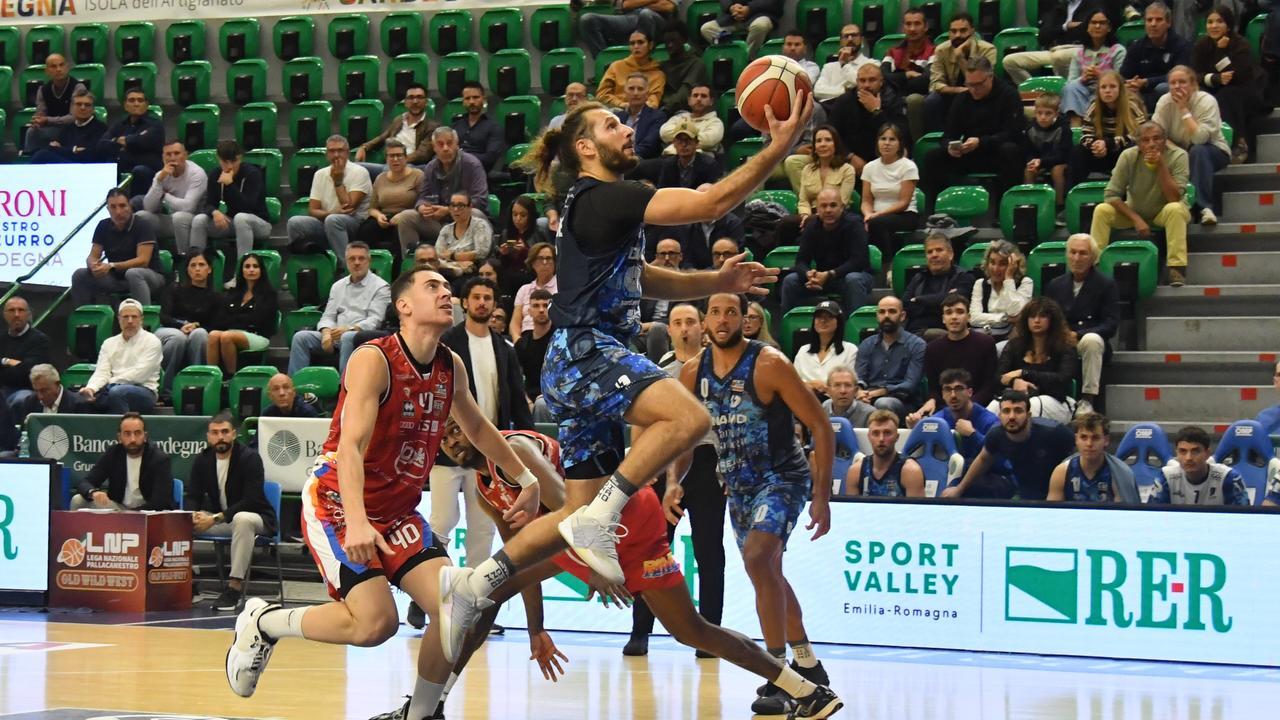 Dinamo, che schiaffo da Rimini: «Lezione dura ma ripartiremo» – Il commento di coach Vitali