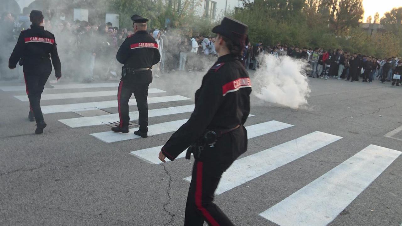 Sabato di manifestazioni, a Cento chiuso il Giardino del Gigante e a Ferrara spunta l’appello social