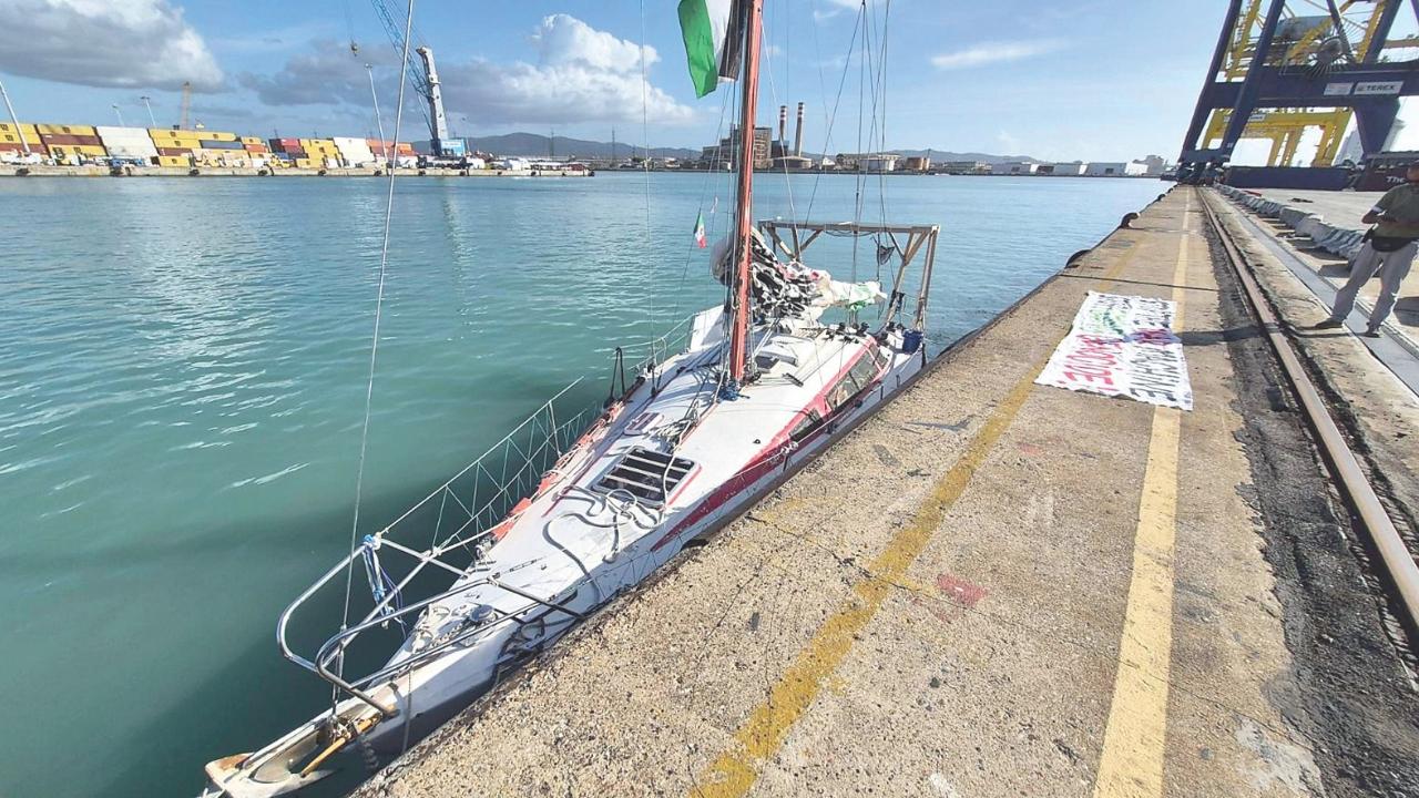 Una delle barche sequestrate