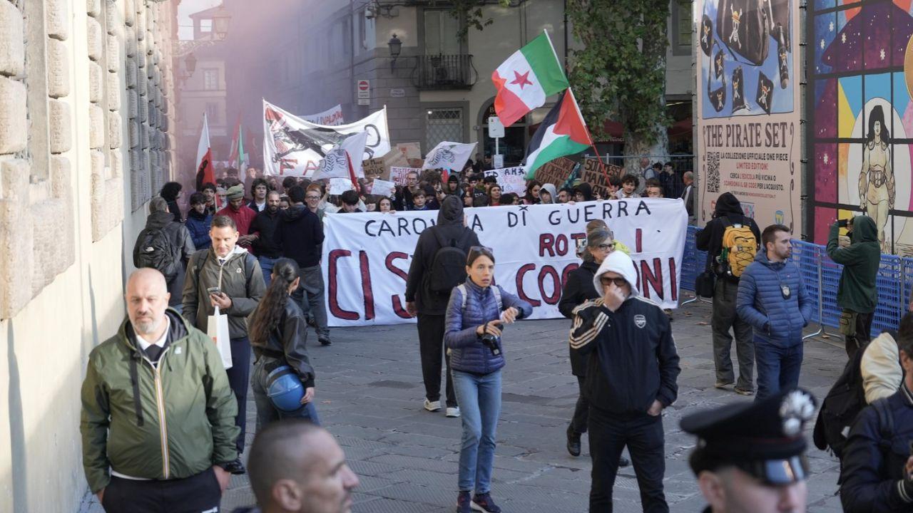 Il corteo a Lucca (foto Nucci)