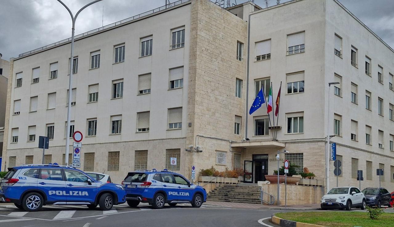 Cagliari, finto carabiniere ruba gioielli a un 83enne e lo aggredisce: arrestato