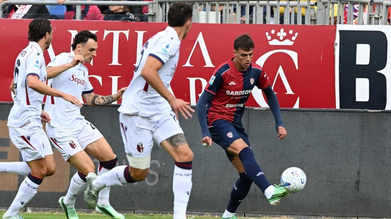 Cagliari-Bologna: 0-1. Casale di testa, difesa rossoblù immobile- LA DIRETTA