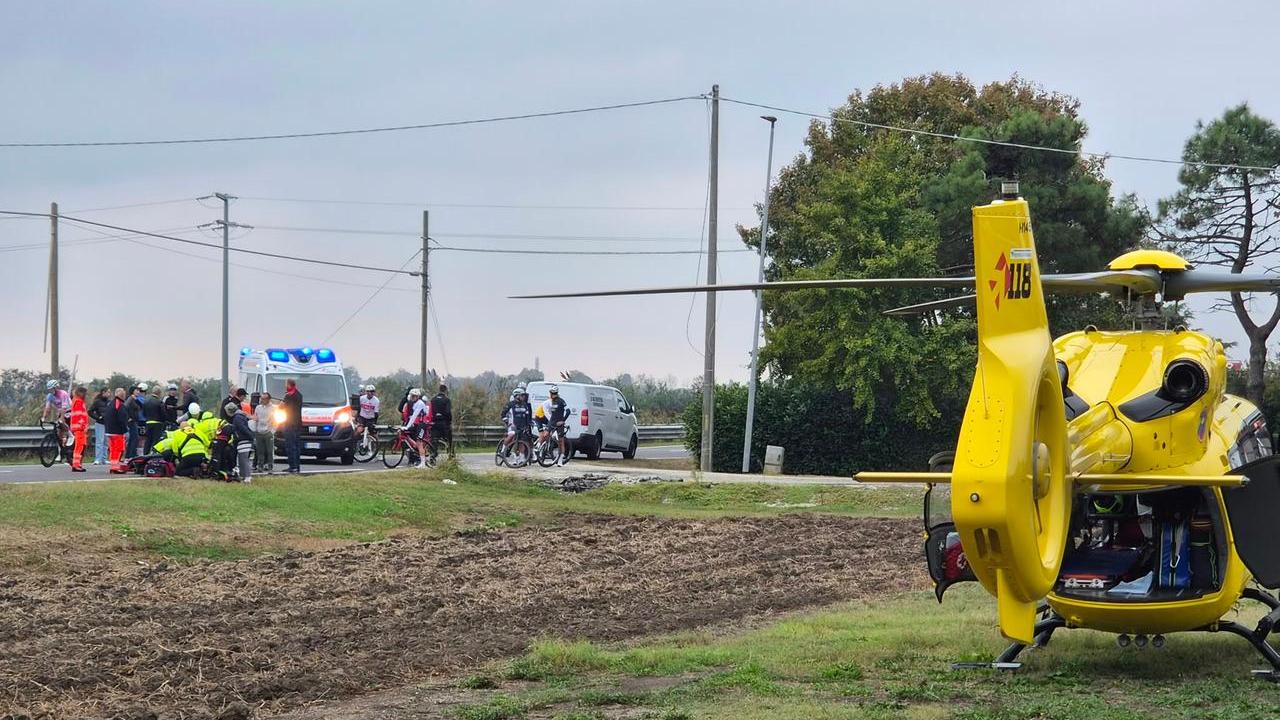 Jolanda di Savoia, incidente alla gara amatoriale sulla Gran Linea: ciclista tampona altri due atleti