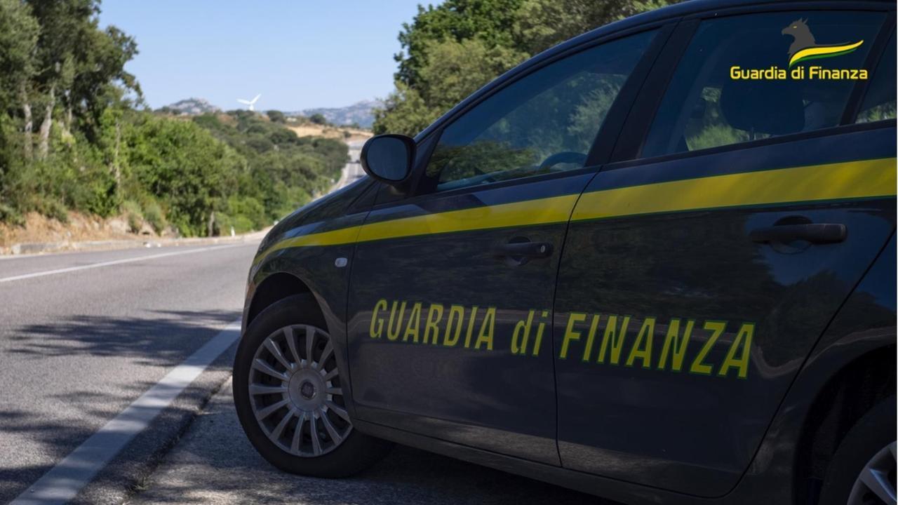 Pacco dalla Spagna con un chilo e mezzo di droga, arrestato uno studente di 19 anni