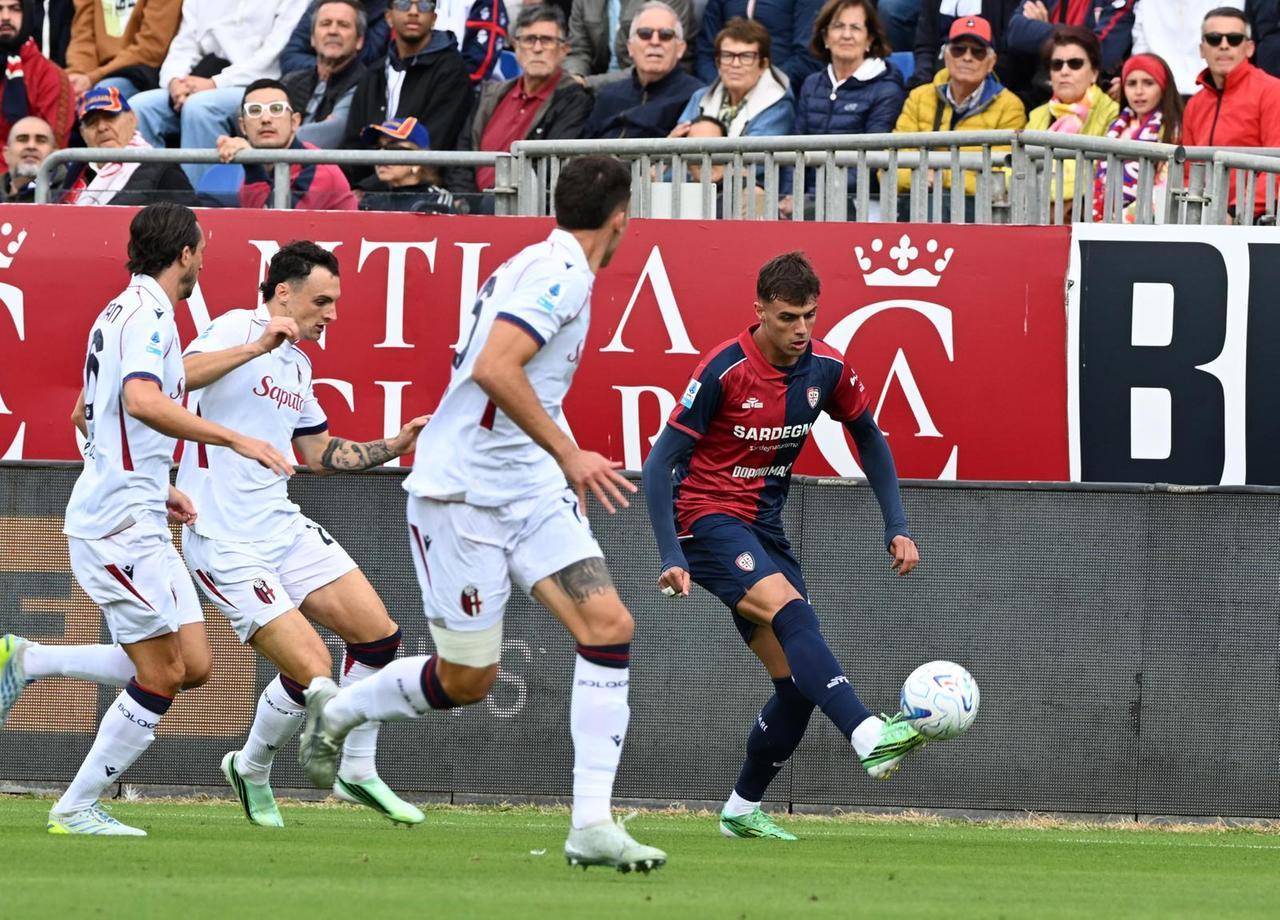 Le pagelle del Cagliari, una pioggia di 5 contro il Bologna: difesa in crisi, Mendy lotta e Maldini non incide