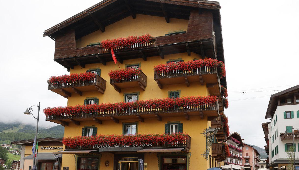 La famiglia Vacchi compra l’hotel di «Vacanze di Natale»: il De la Poste diventerà un cinque stelle lusso