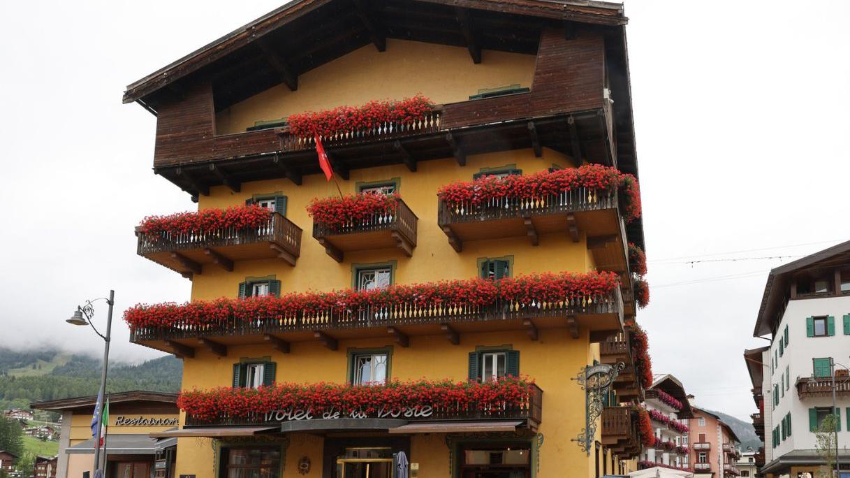 La famiglia Vacchi compra l’hotel di «Vacanze di Natale»: il De la Poste diventerà un cinque stelle lusso