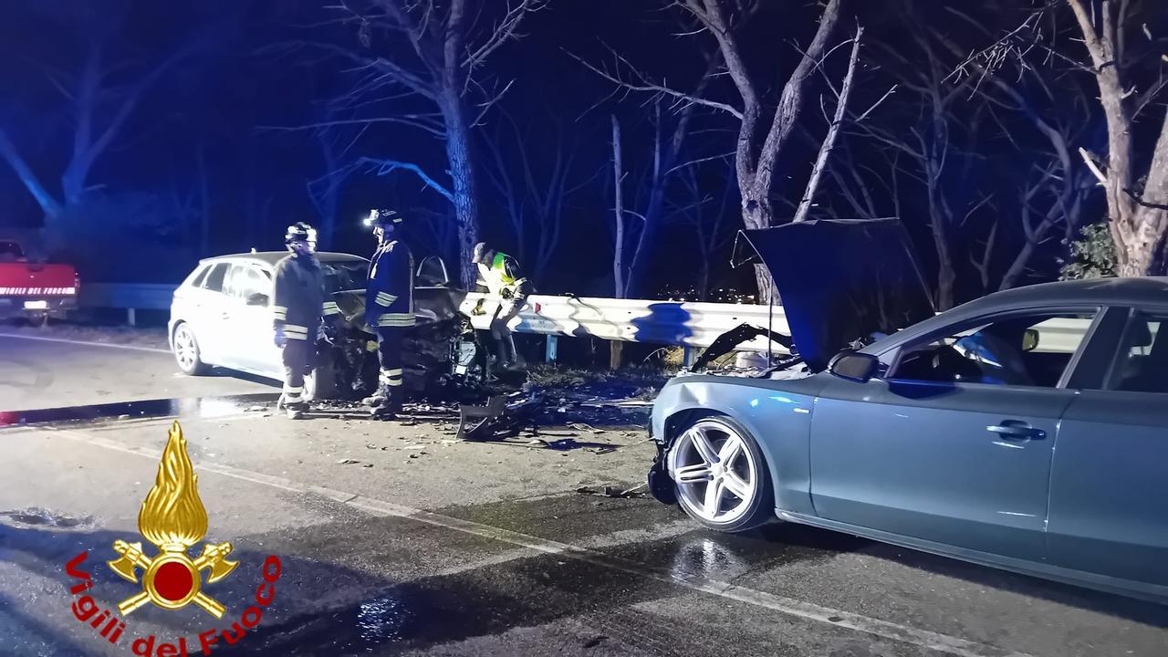 Scontro frontale tra due auto alle porte di Nuoro, cosa sappiamo