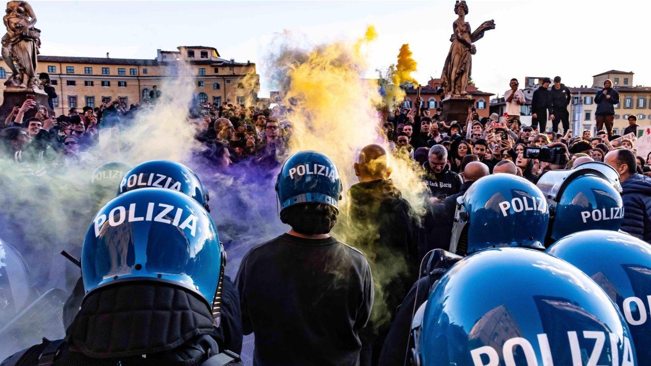 Firenze blindatissima, le cariche e lo studente ferito: il viaggio nel corteo. “Dentro” i motivi e le facce della protesta