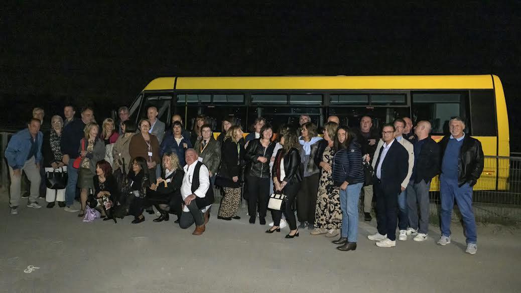 La foto di gruppo dei nati nel 1966 ex compagni di scuola