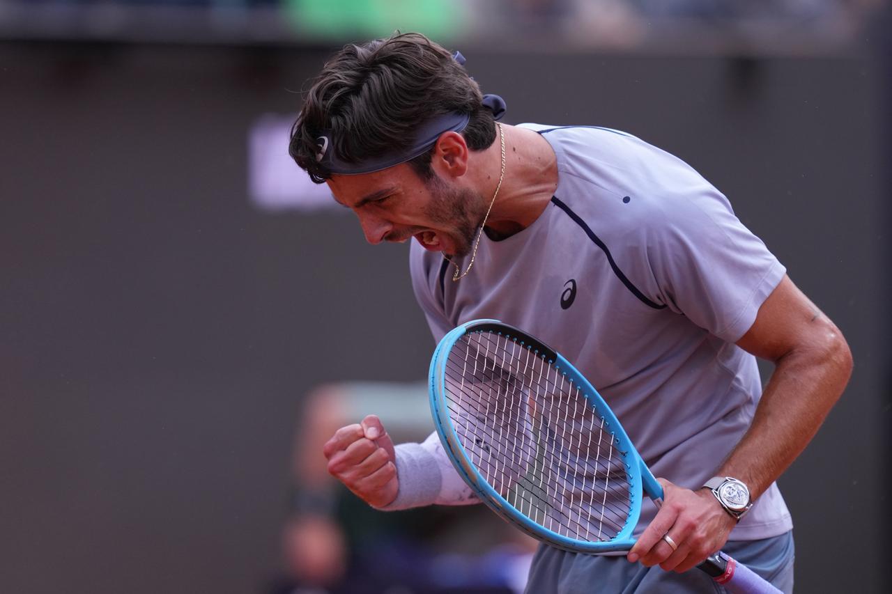 Impresa di Musetti a Lione, batte Fritz e torna a vincere un titolo Atp dopo quattro anni: «È quasi un sogno...»
