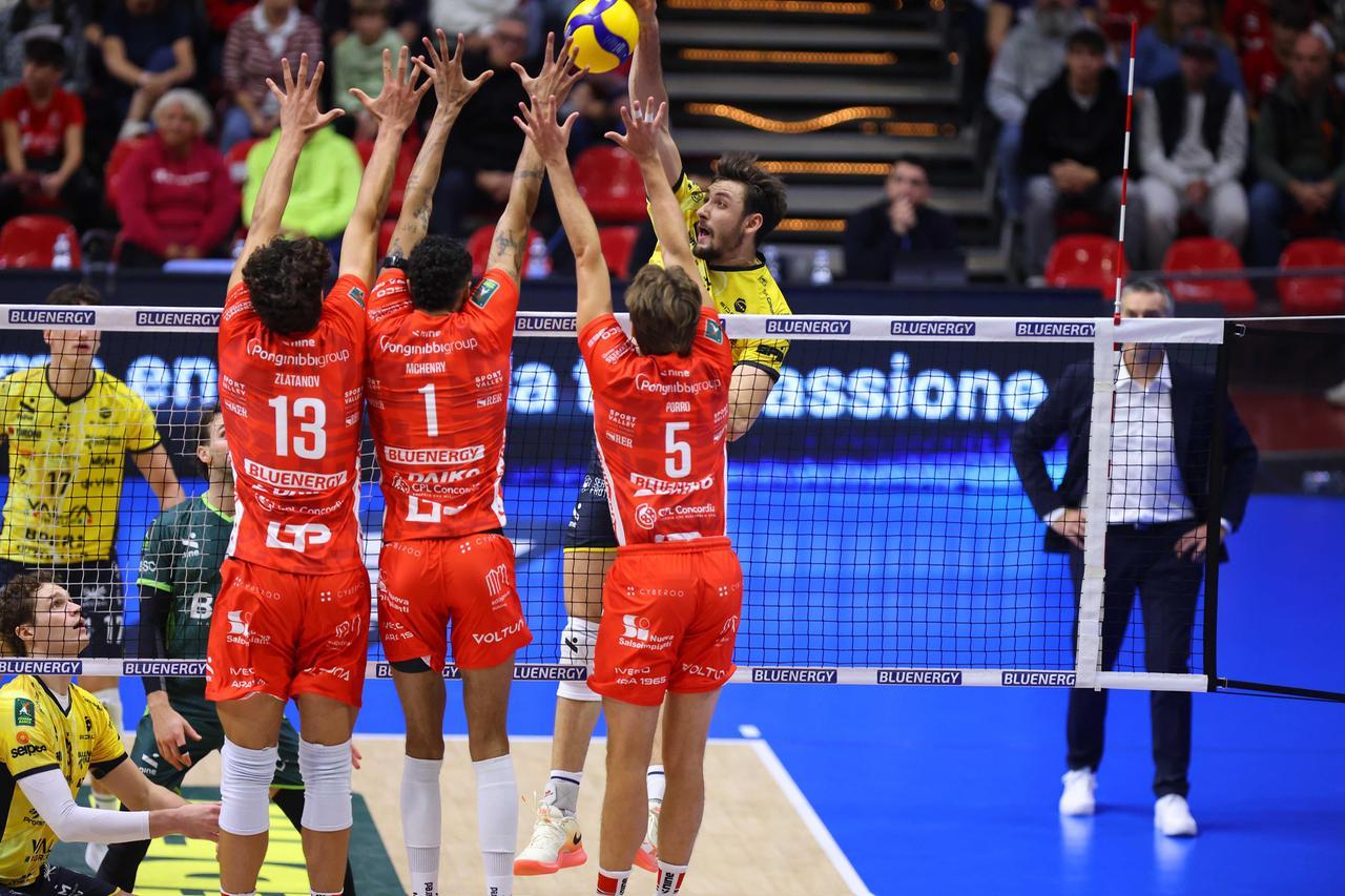 Derby amaro per Modena: Piacenza si impone in tre set
