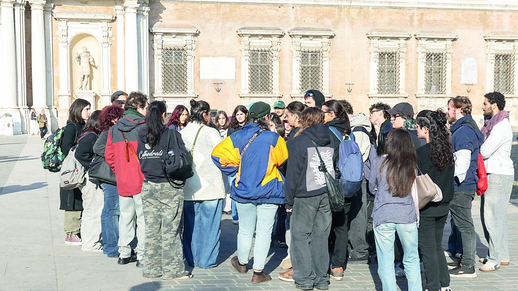 «Stop caro-vita»: mini presidio in piazza Roma