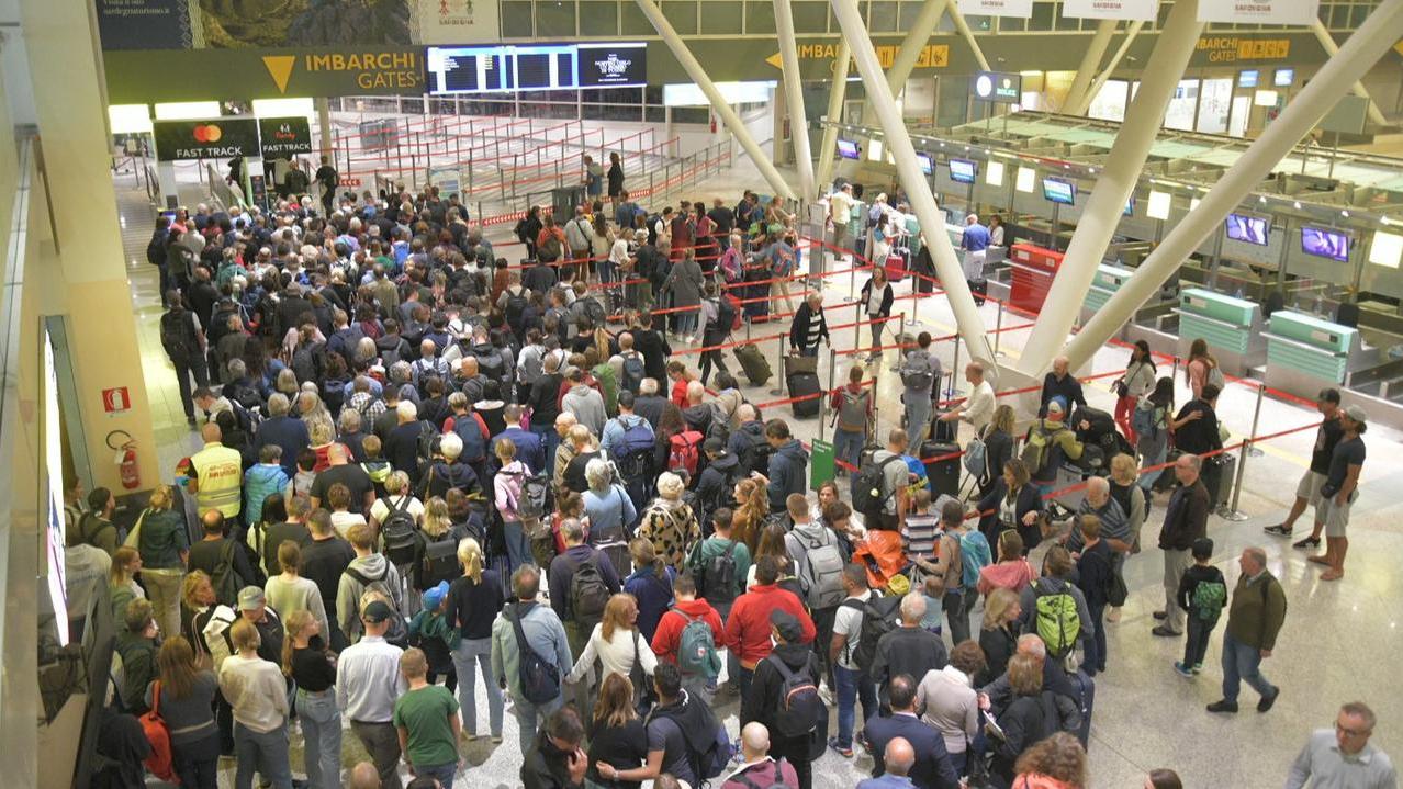 Olbia, l’aeroporto cresce più delle previsioni: 5,3 milioni di passeggeri già nel 2030? La sfida degli spazi