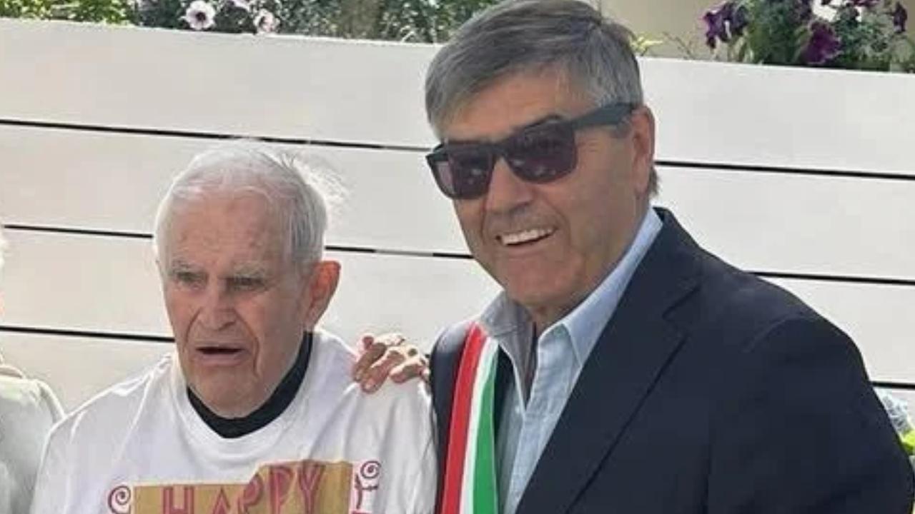 
	Ugolino Tarabella, insieme al sindaco Murzi, durante la celebrazione dei suoi 100 anni

