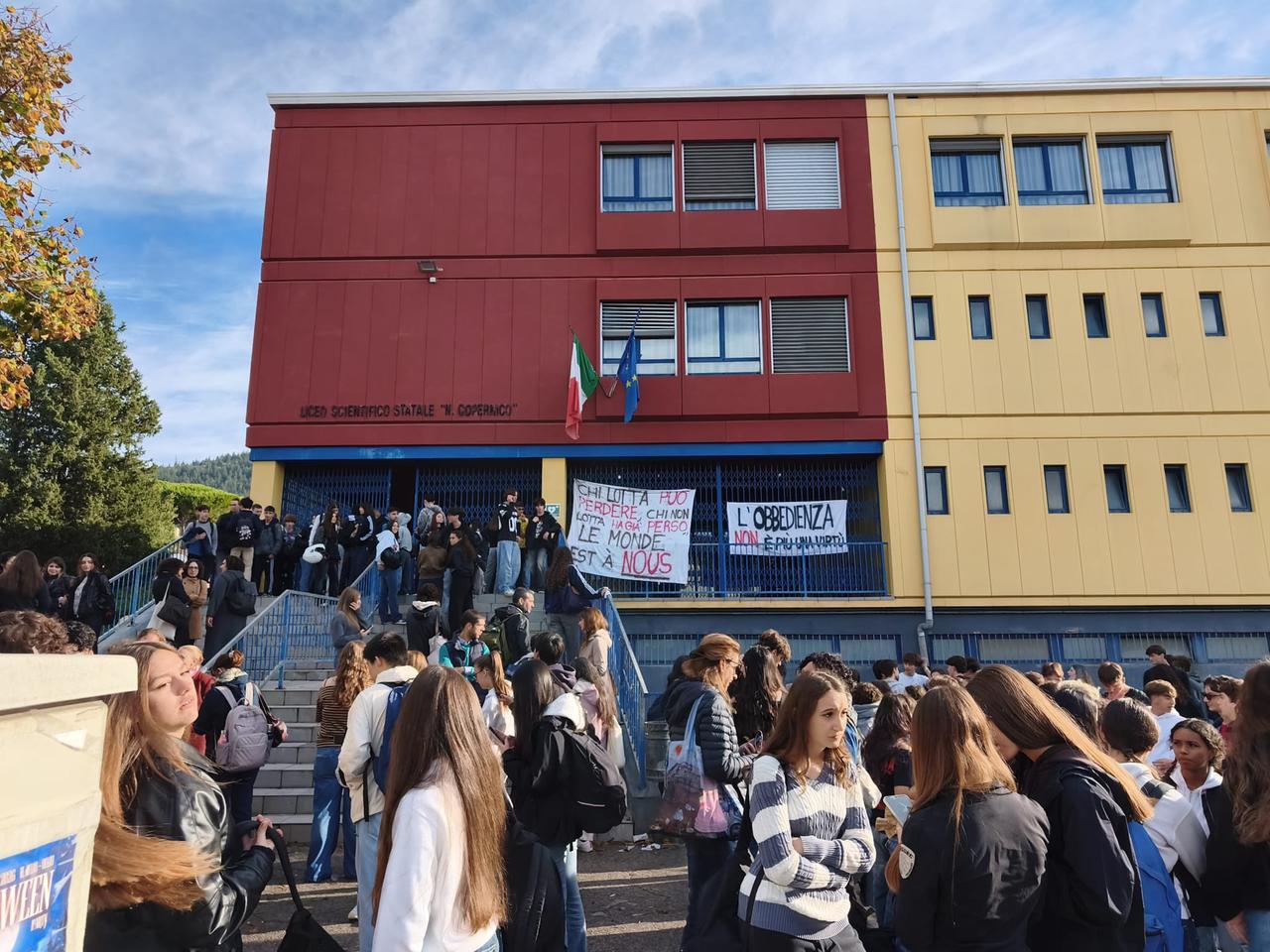 Prato, occupato il Liceo scientifico Copernico. E da Milano arriva il candidato dem alle primarie